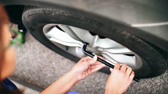 How do I know if my tyres need replacing?